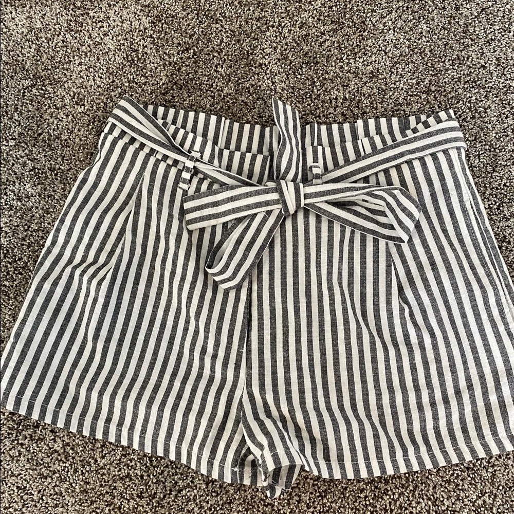 Striped shorts with adjustable belt